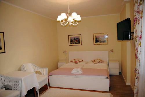 Hostal Penzion 77
