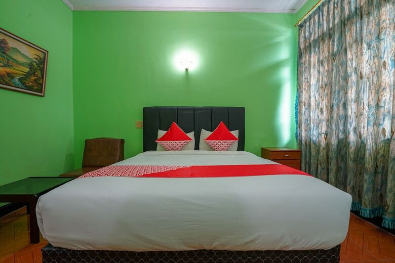 Hostal Oyo 1389 Hotel Carissima