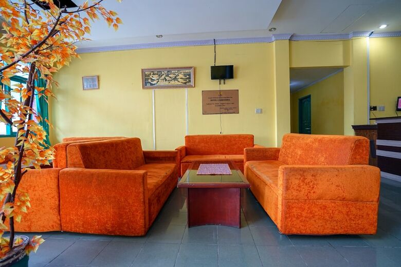 Hostal Oyo 1389 Hotel Carissima