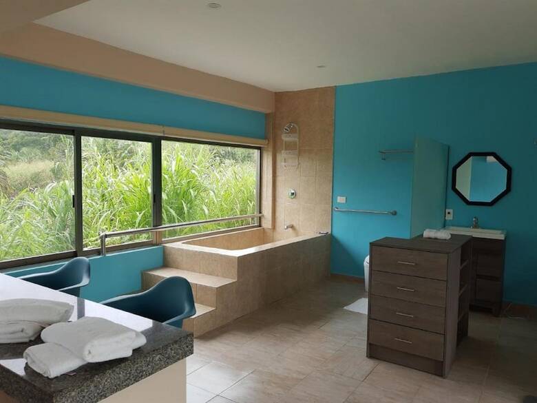 Hotel Suites Aeropuerto 24/7