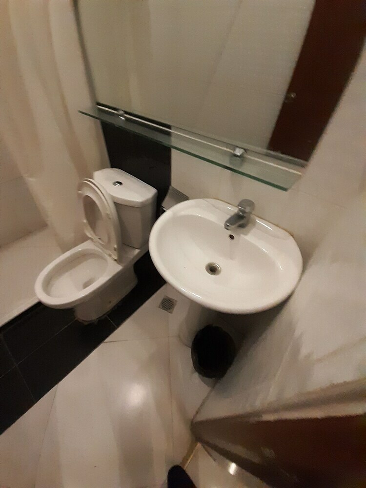 Hotel Aquari Travellers Inn