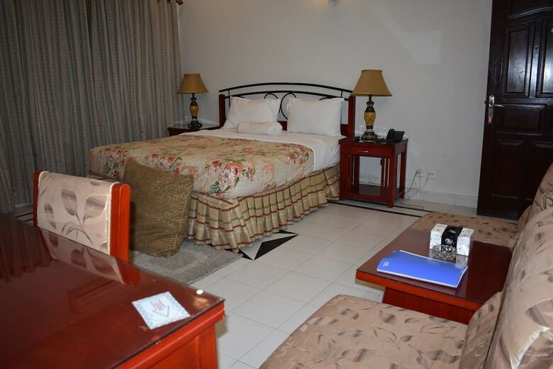 Hotel Savoy Inn