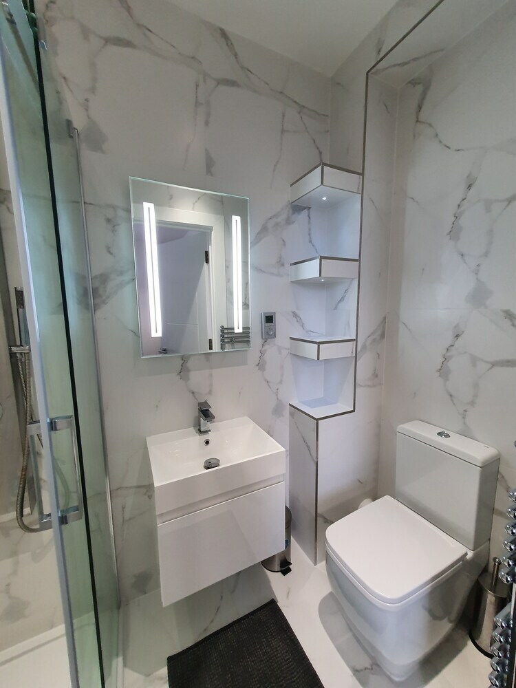 Modern Spacious Executive Apartment