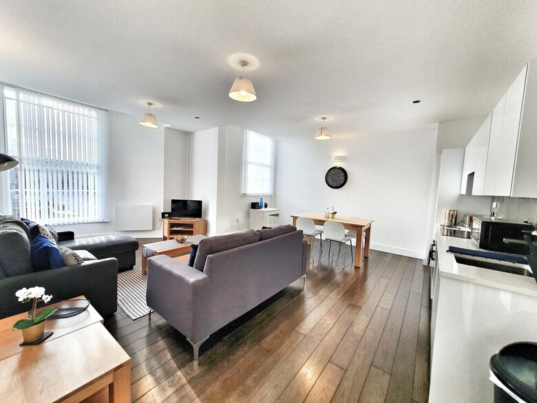 Urbane Spacious Executive Apartment