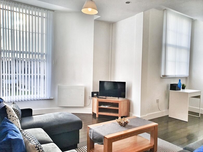 Urbane Spacious Executive Apartment