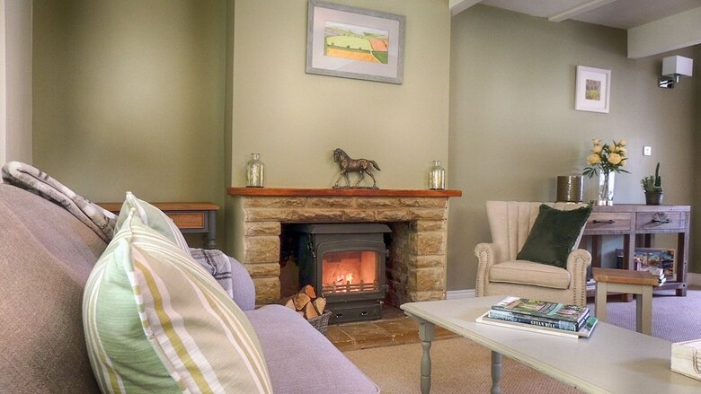 Cotswold Cottage Gems - Ivy Cottage