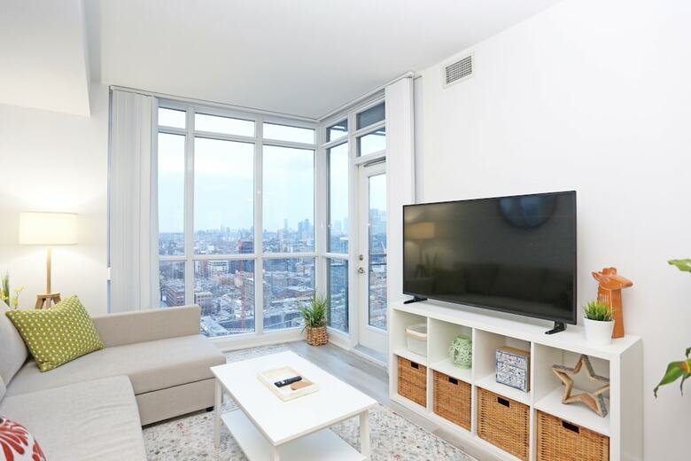 Fabulous Condo In Heart Of Downtown