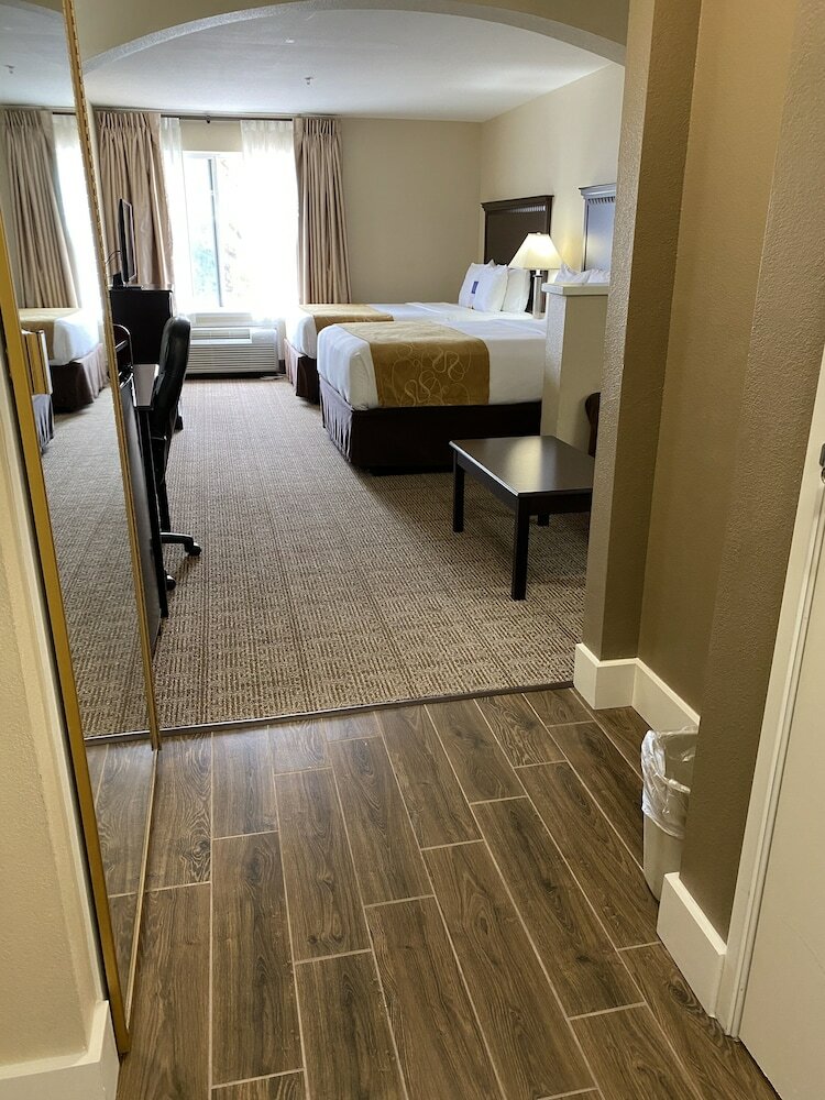 Hotel Comfort Suites