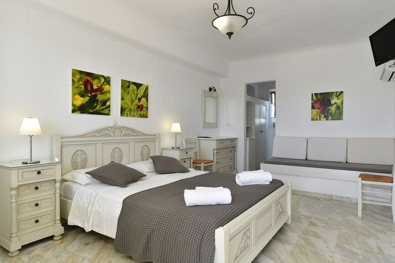 Hotel Parian Lithos