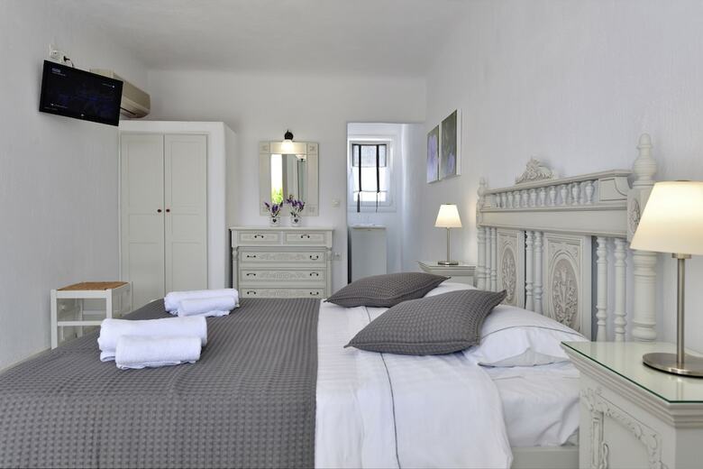 Hotel Parian Lithos
