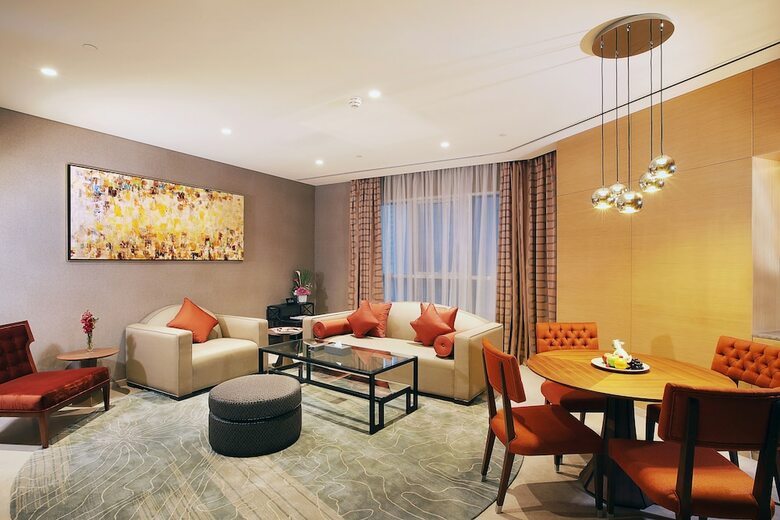 Grand Cosmopolitan Hotel