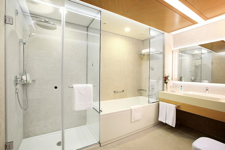 Grand Cosmopolitan Hotel