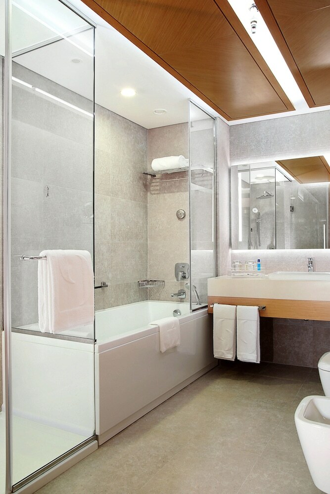 Grand Cosmopolitan Hotel