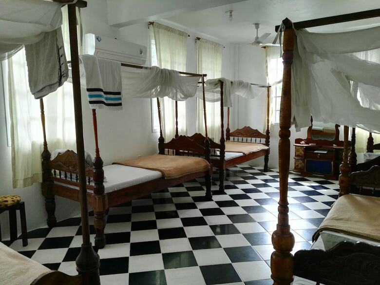 Hostal Sharook Lodge