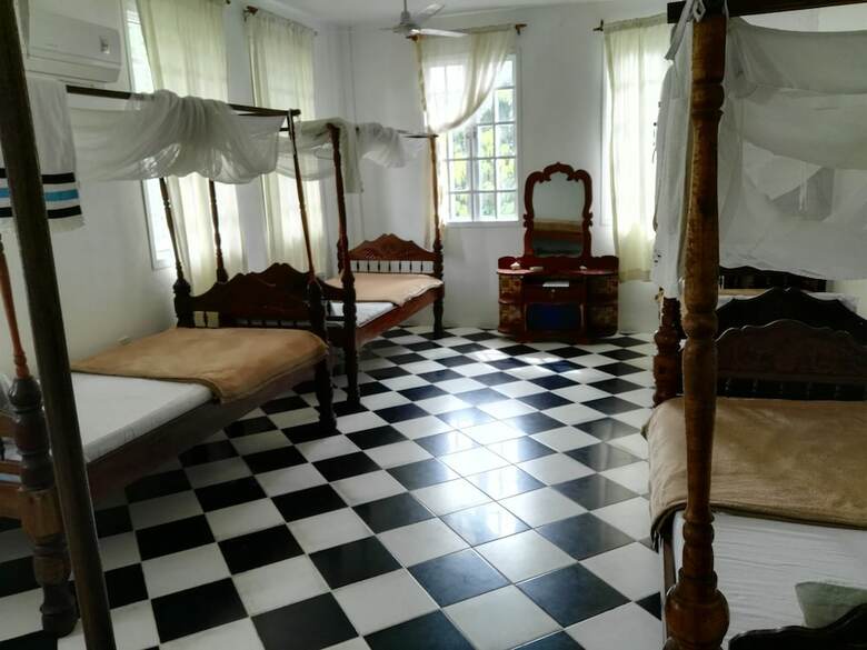 Hostal Sharook Lodge