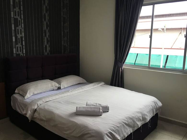 Oyo 89856 Mf Hotel