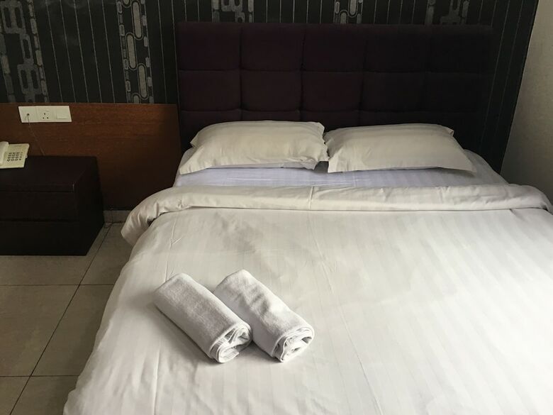 Oyo 89856 Mf Hotel