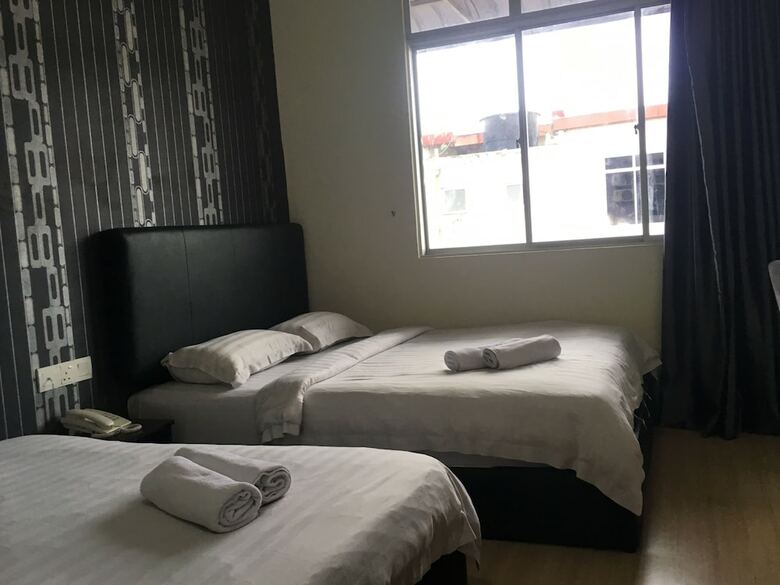 Oyo 89856 Mf Hotel