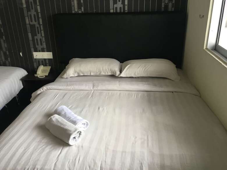 Oyo 89856 Mf Hotel