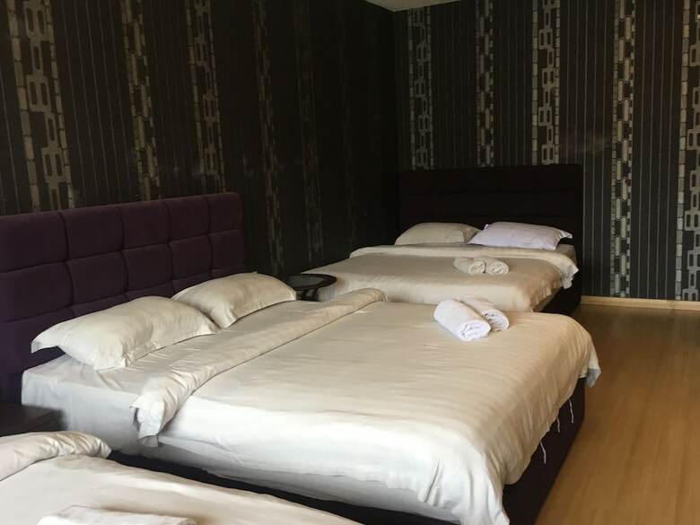 Oyo 89856 Mf Hotel