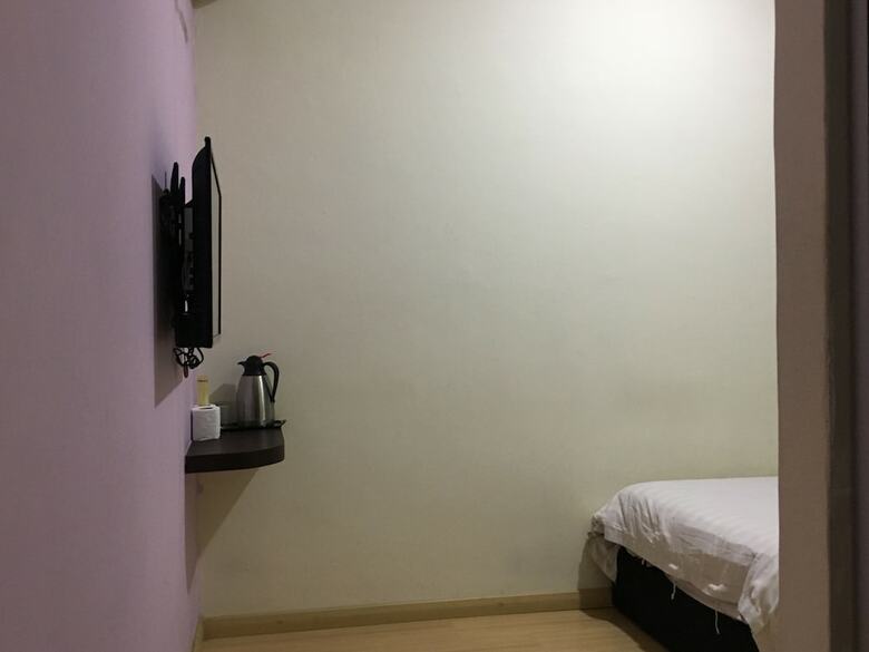 Oyo 89856 Mf Hotel