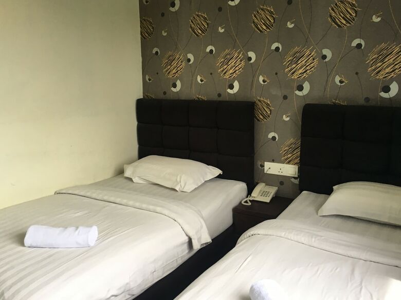 Oyo 89856 Mf Hotel