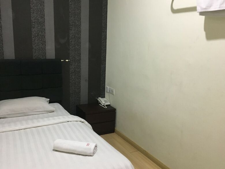 Oyo 89856 Mf Hotel