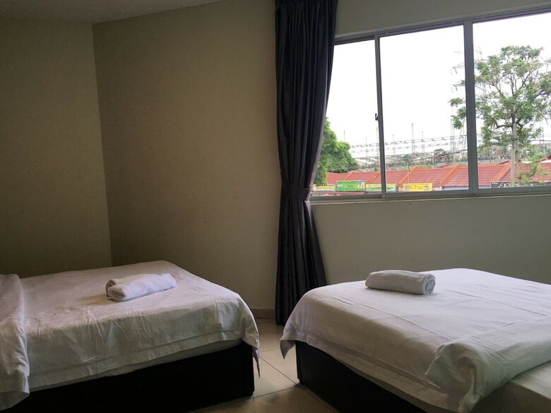 Oyo 89856 Mf Hotel