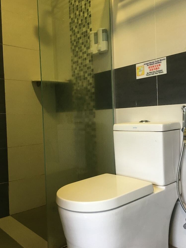 Oyo 89856 Mf Hotel