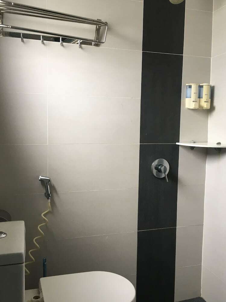 Oyo 89856 Mf Hotel