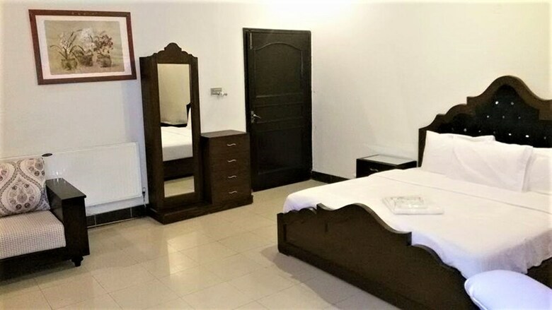 Hotel Capri Residency