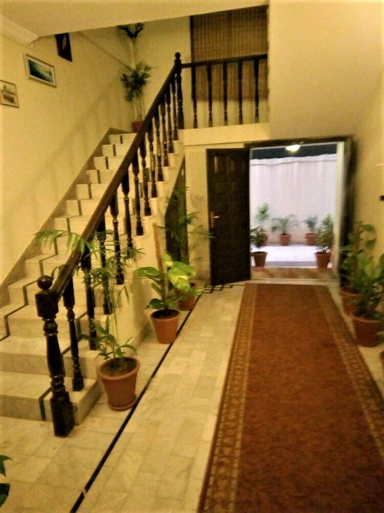Hotel Capri Residency