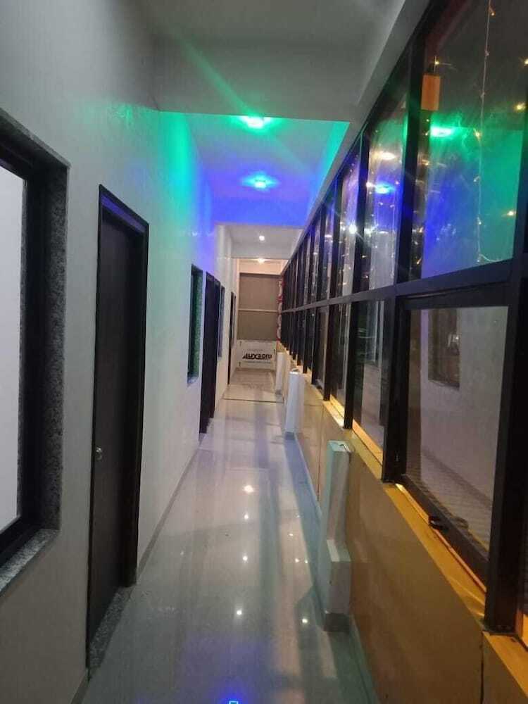 Hotel Kirti Palace