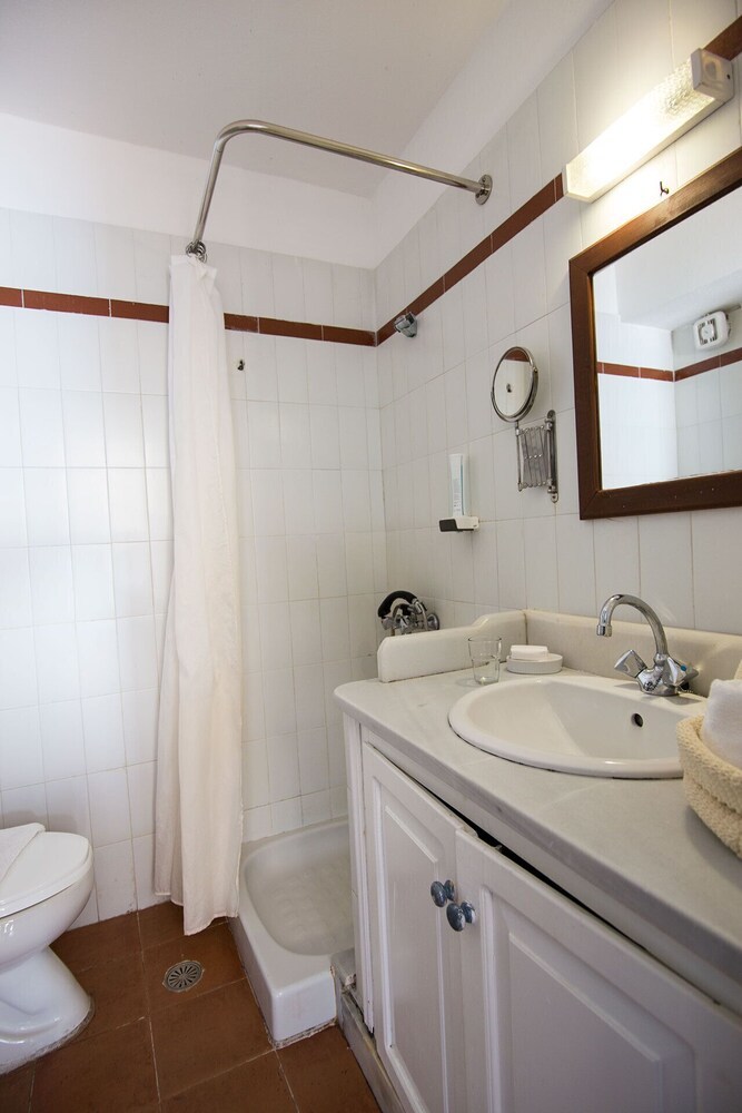 Allure Breeze Suites