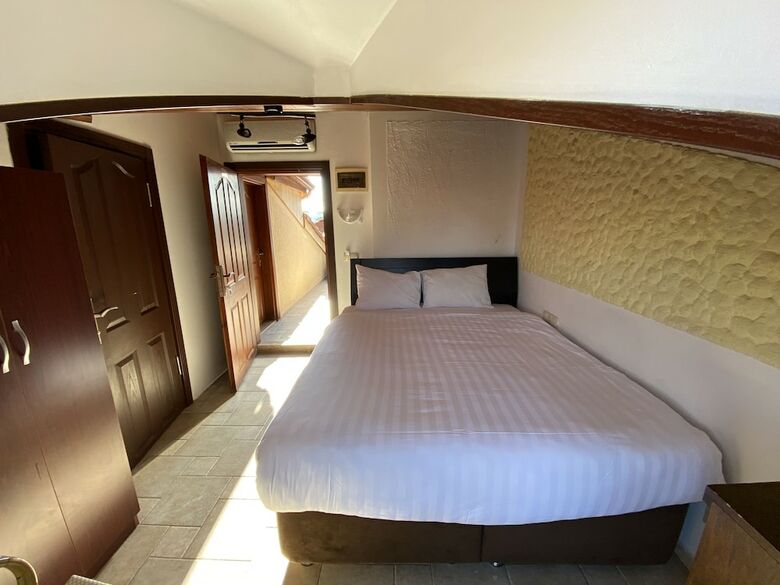 Cicerone Lodge Hotel
