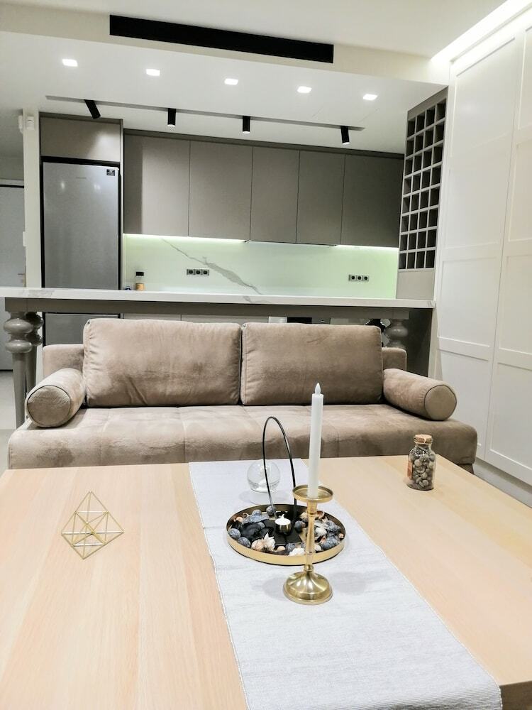 Luxurious Apartment In Acropolis
