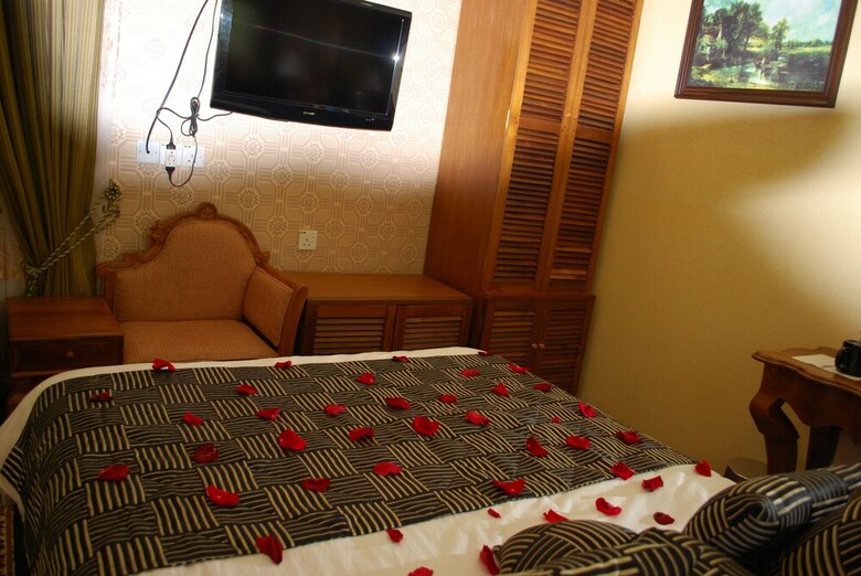 Loona Hotel