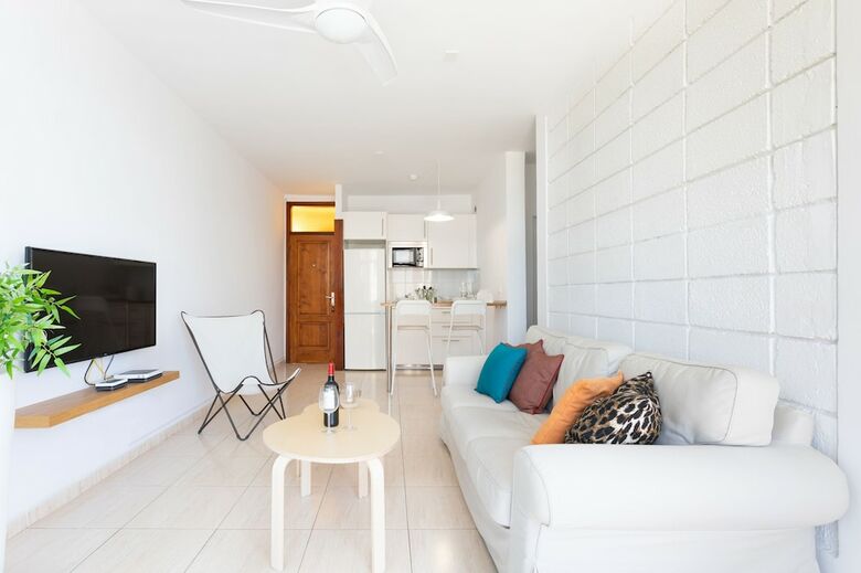 Las Americas Downtown Apartment, Prime Location