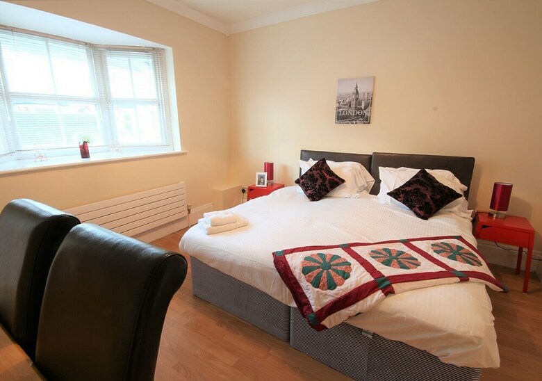 Apartamentos Astrop House