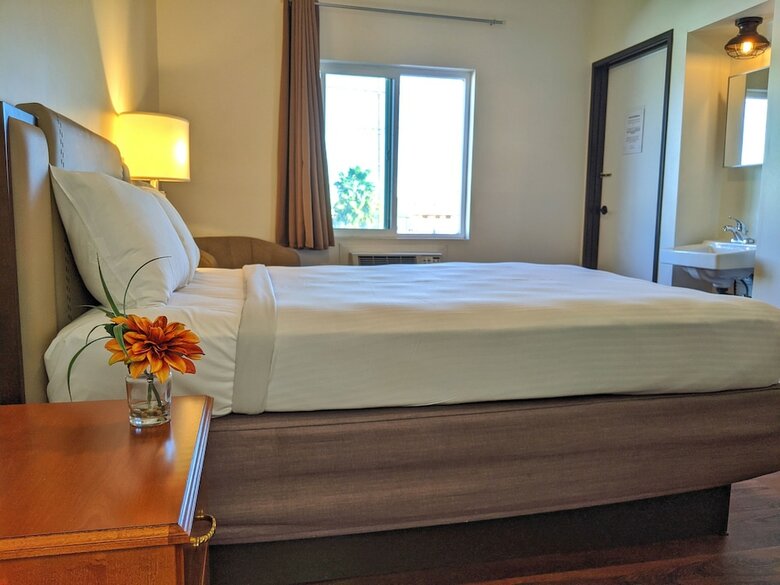 Hostal Anchor Pointe Inn