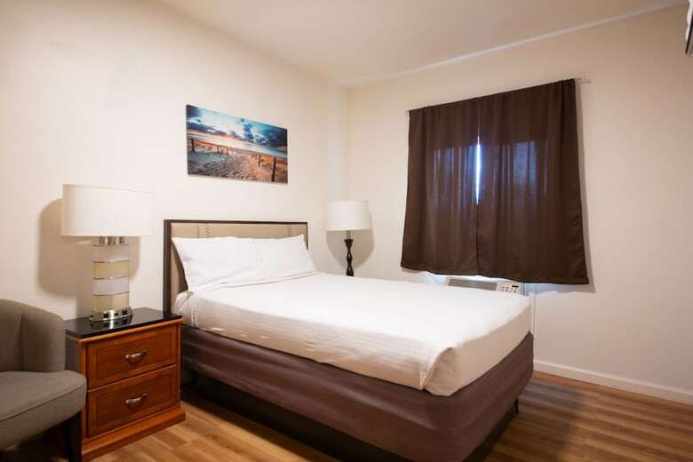 Hostal Anchor Pointe Inn