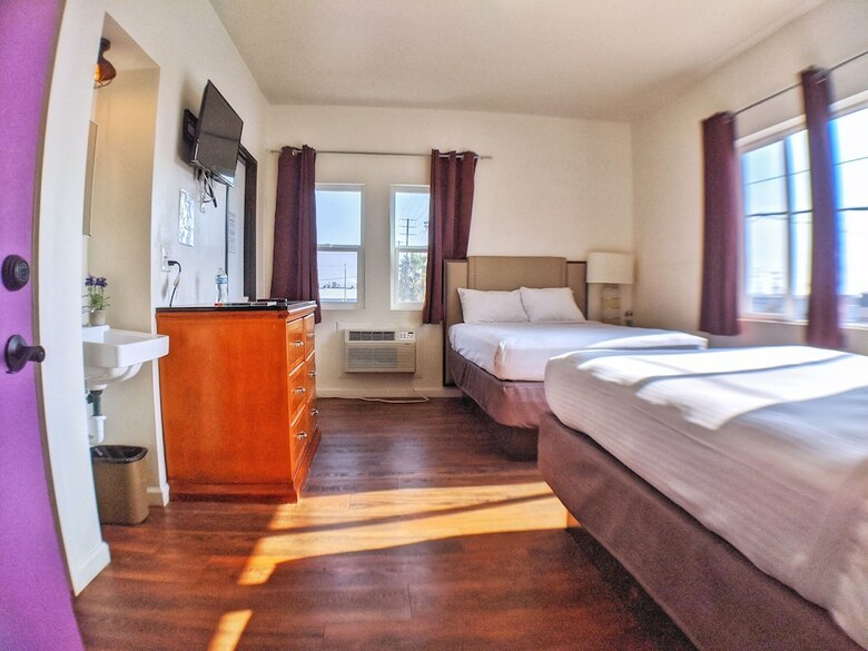Hostal Anchor Pointe Inn