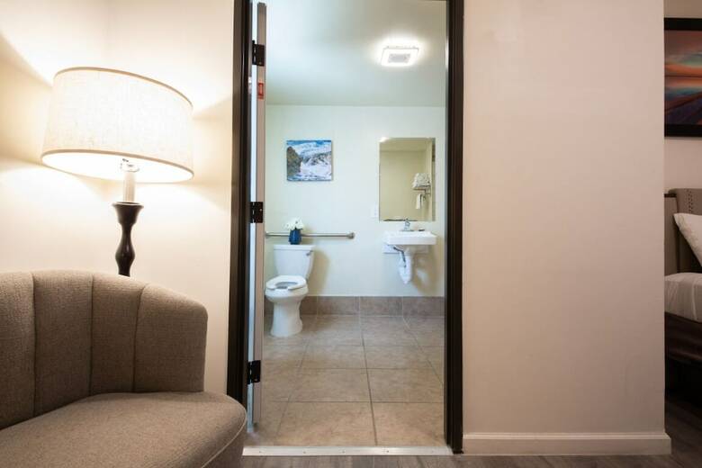 Hostal Anchor Pointe Inn
