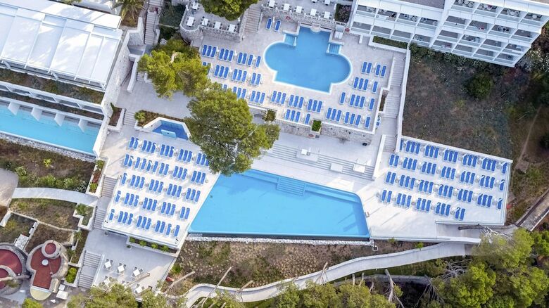 Bluesun Hotel Berulia Beach 4*