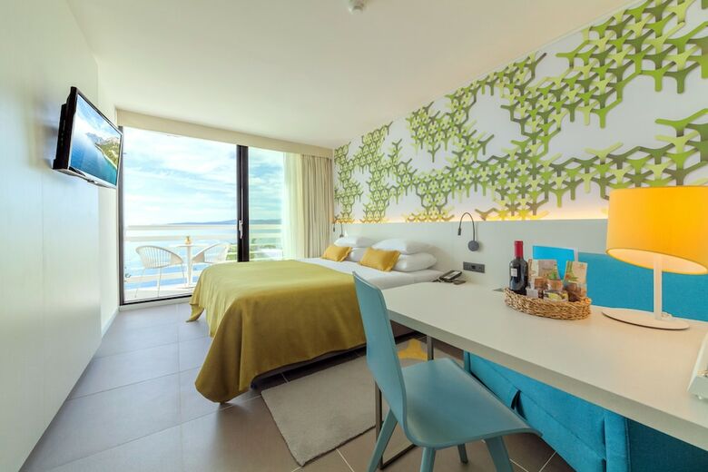 Bluesun Hotel Berulia Beach 4*