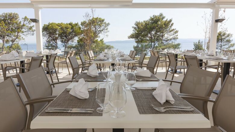 Bluesun Hotel Berulia Beach 4*