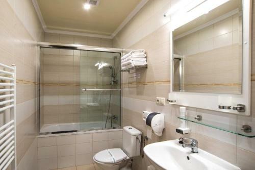 Hostal Corvin Pension And Restaurant