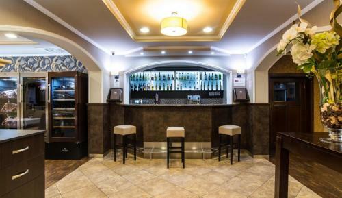 Hostal Corvin Pension And Restaurant
