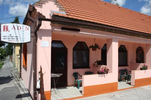 Hostal B.aden Pension