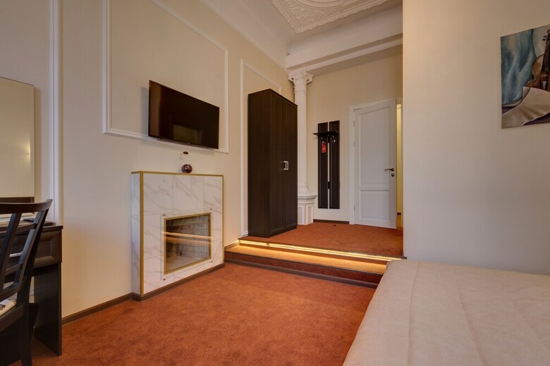 Hotel Solo On Liteyny